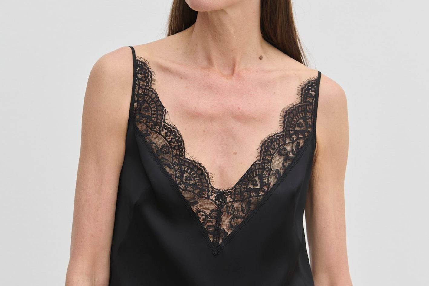 Filippa Top black lace V-neck camisole with thin straps.